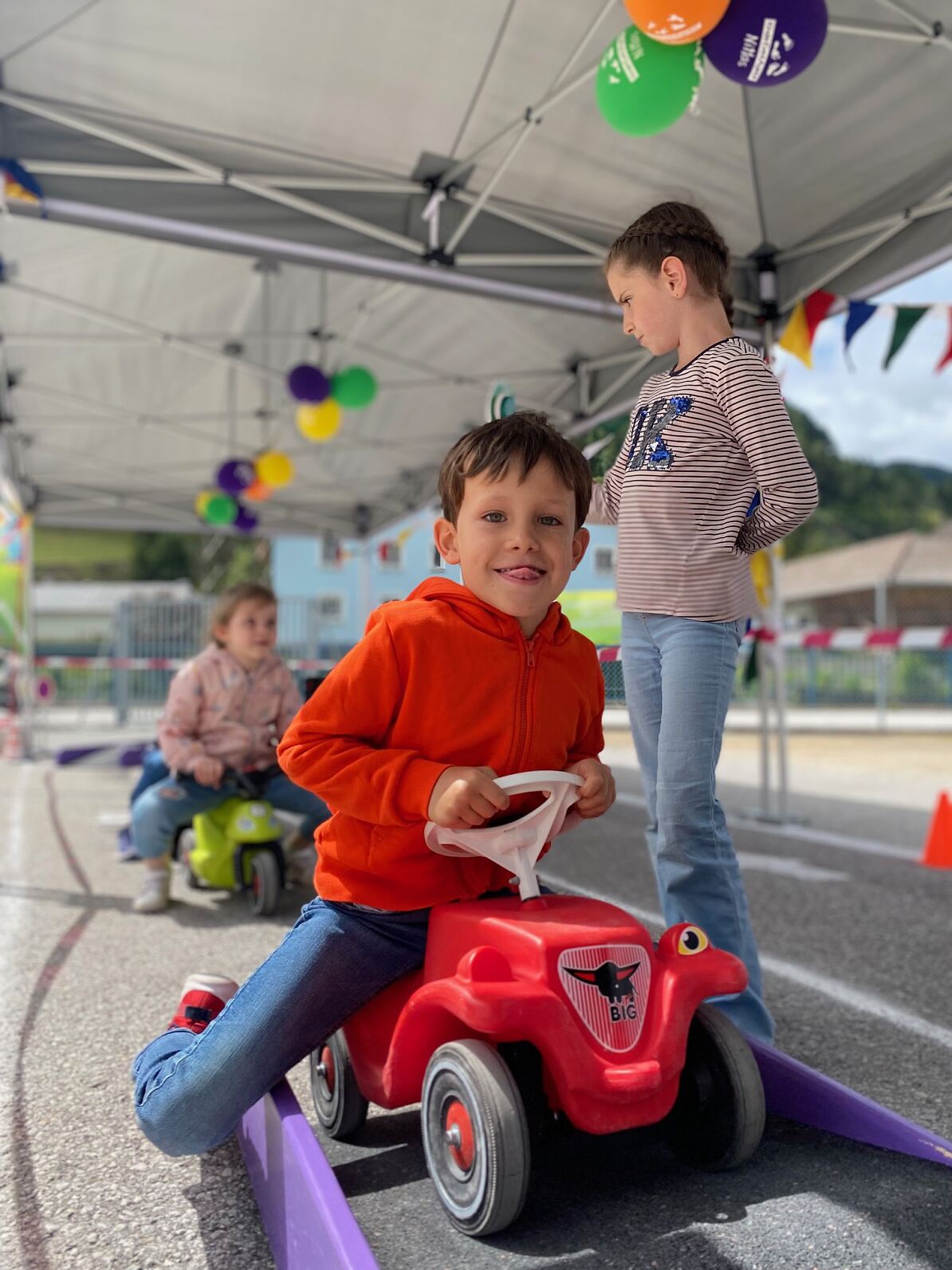 Am Samstag, 6. Juli können die kleinsten Gäste beim Bobby-Car-Parcours  von 10 – 17 Uhr in der ZIMBAPARK Tiefgarage mit unterschiedlichen Bobby-Cars fahren. 