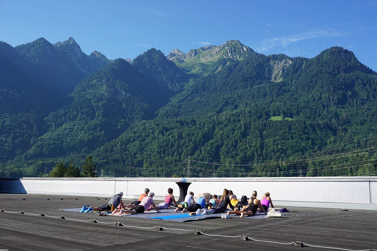 Bild 1_Mountain_Yoga_ZIMBAPARK